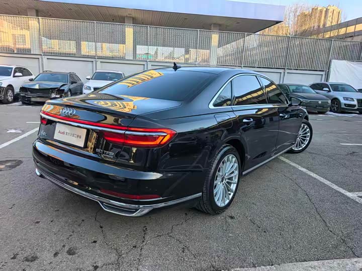 Фото 7 - Audi A8