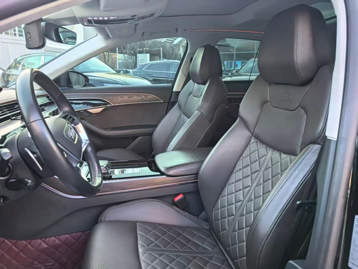 Фото 9 - Audi A8