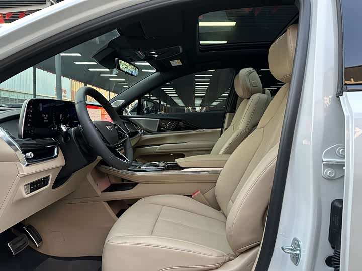 Фото 5 - Cadillac XT5