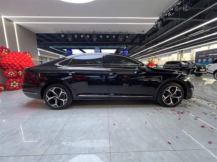 Фото 8 - Volkswagen Passat