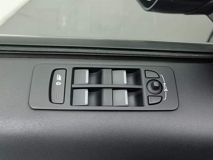 Фото 9 - Land Rover Discovery Sport