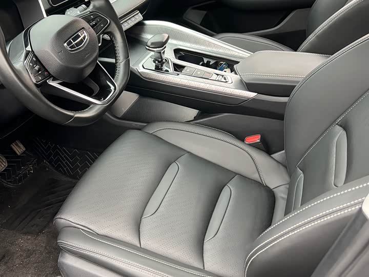 Фото 4 - Geely Preface