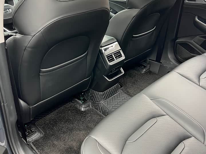 Фото 6 - Geely Preface