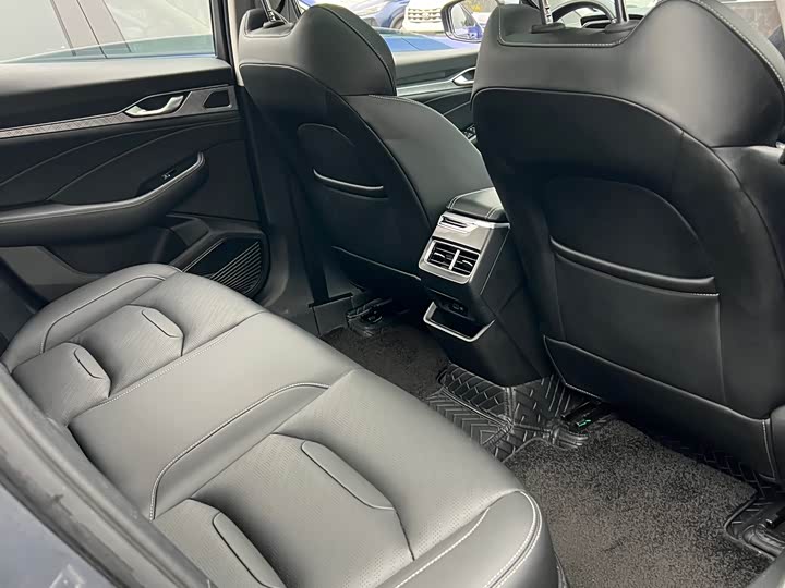 Фото 8 - Geely Preface