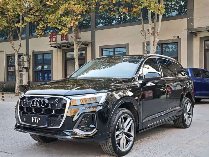 Фото 1 - Audi Q7