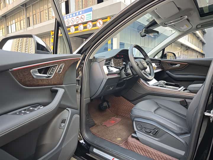 Фото 6 - Audi Q7