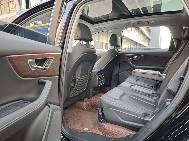 Фото 7 - Audi Q7