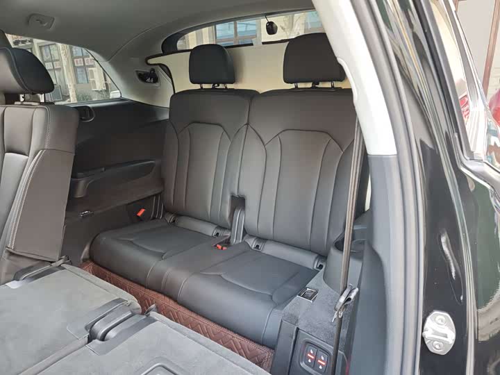 Фото 8 - Audi Q7