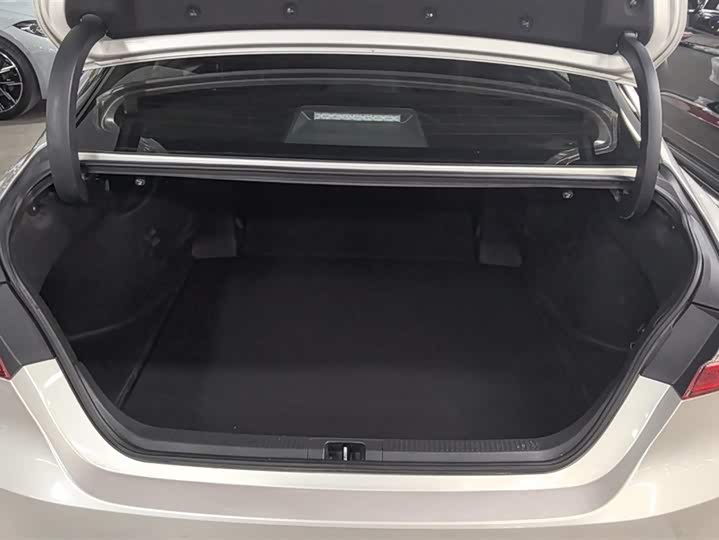 Фото 4 - Toyota Camry