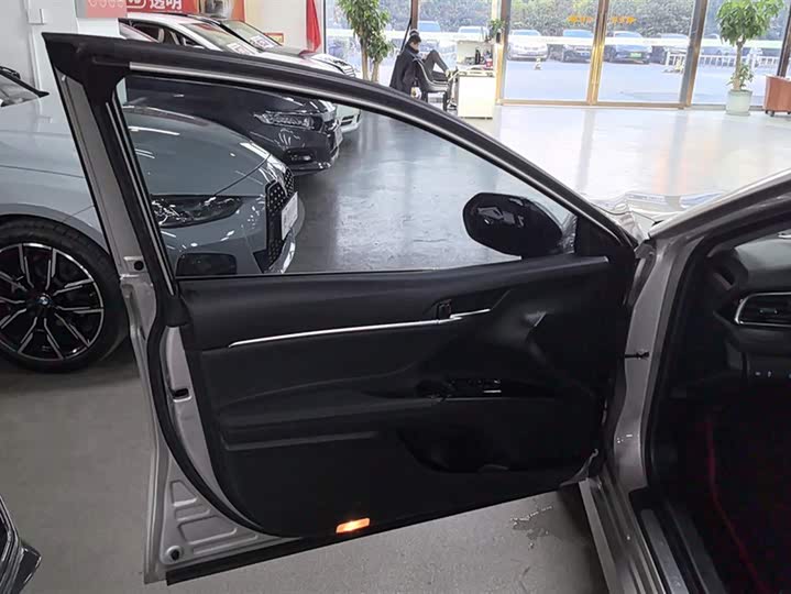 Фото 7 - Toyota Camry