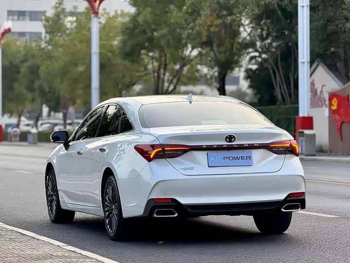 Фото 4 - Toyota Avalon