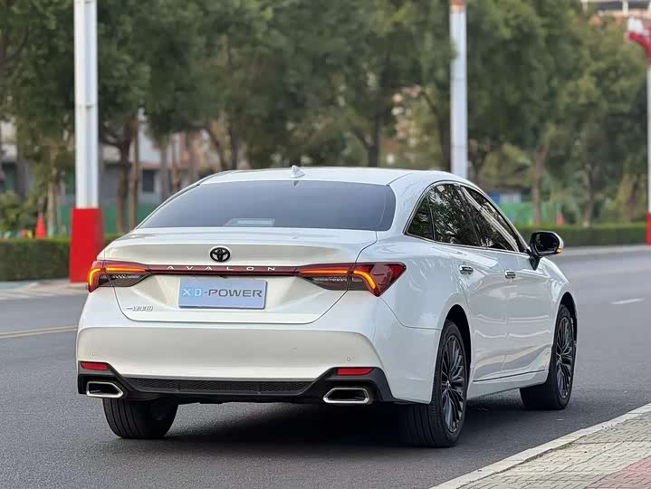 Фото 6 - Toyota Avalon