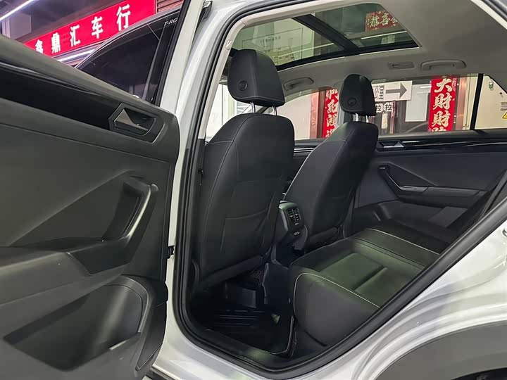 Фото 5 - Volkswagen T-Roc