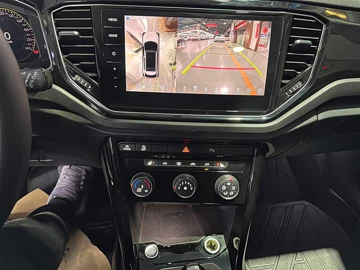 Фото 8 - Volkswagen T-Roc