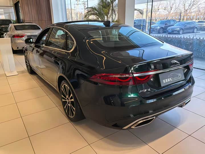 Фото 4 - Jaguar XF L