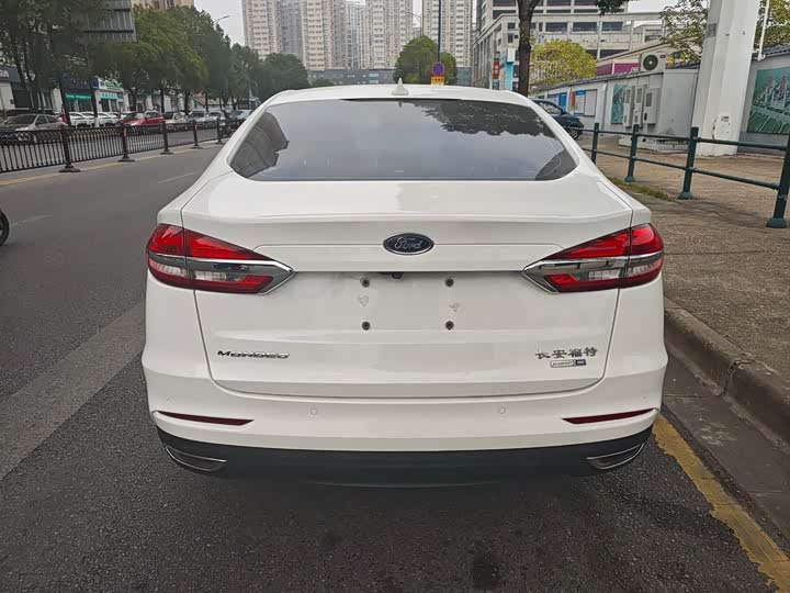 Фото 8 - Ford Mondeo