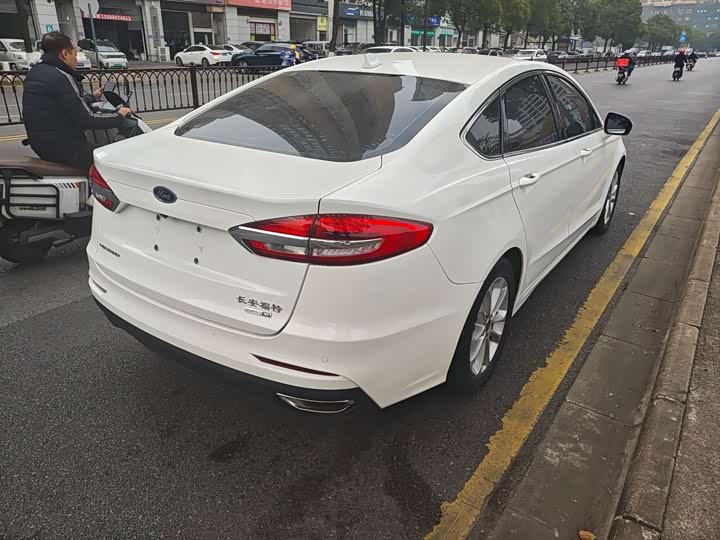 Фото 9 - Ford Mondeo