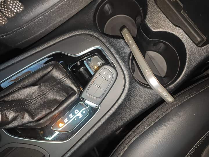 Фото 9 - Jeep Cherokee