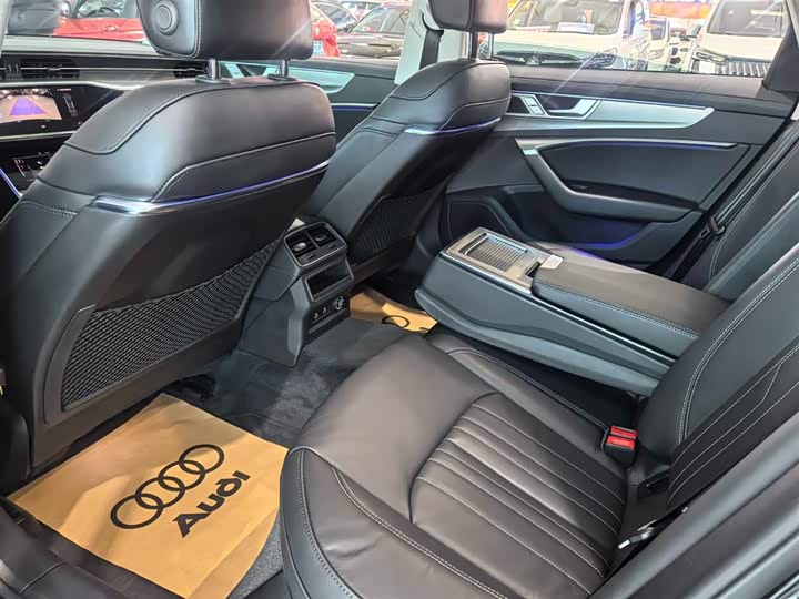 Фото 4 - Audi A6L