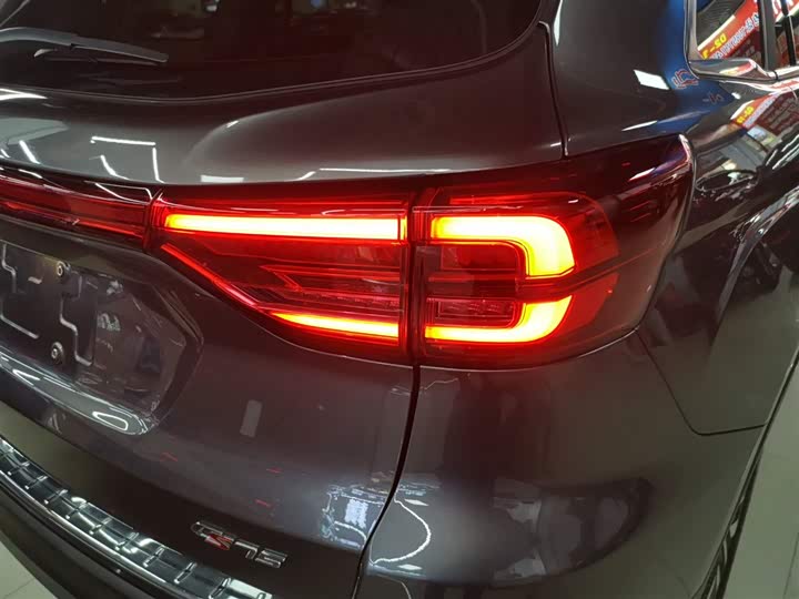 Фото 8 - Changan CS75