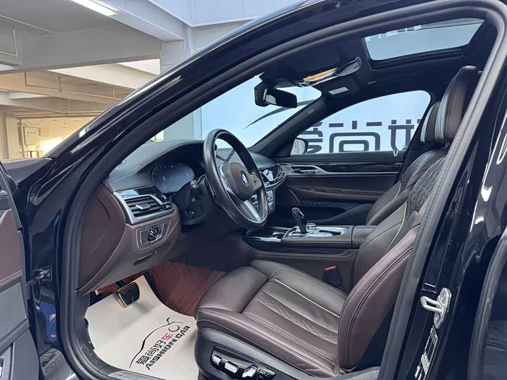 Фото 8 - BMW 7 Series