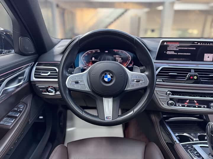 Фото 9 - BMW 7 Series