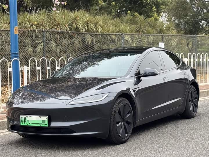 Фото 1 - Tesla Model 3