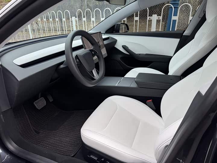 Фото 5 - Tesla Model 3