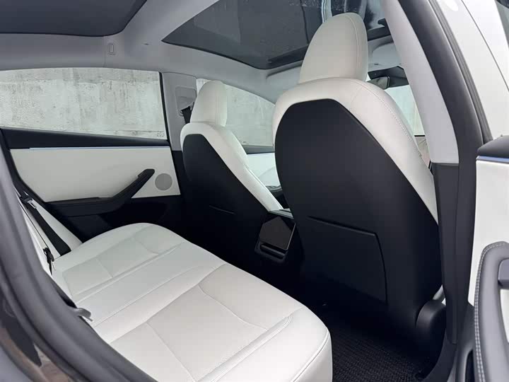 Фото 8 - Tesla Model 3