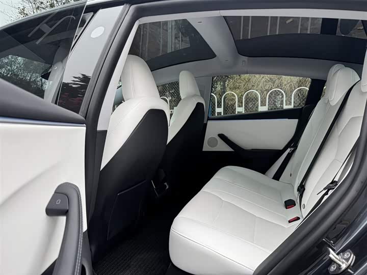 Фото 9 - Tesla Model 3