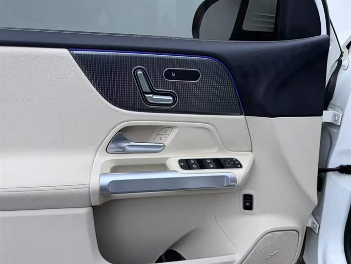 Фото 6 - Mercedes-Benz GLB-Class