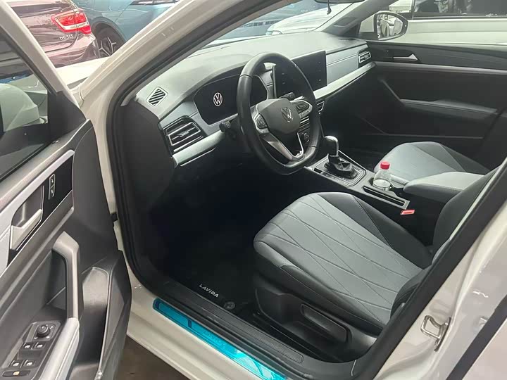 Фото 2 - Volkswagen Lavida