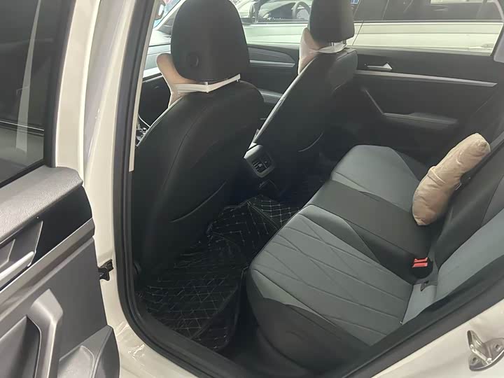 Фото 3 - Volkswagen Lavida