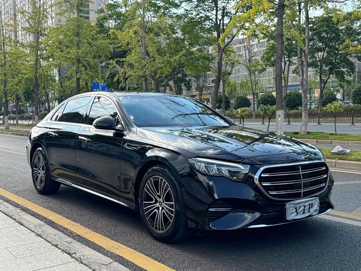 Photo 3 - Mercedes-Benz E-Class