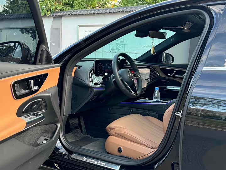 Photo 4 - Mercedes-Benz E-Class