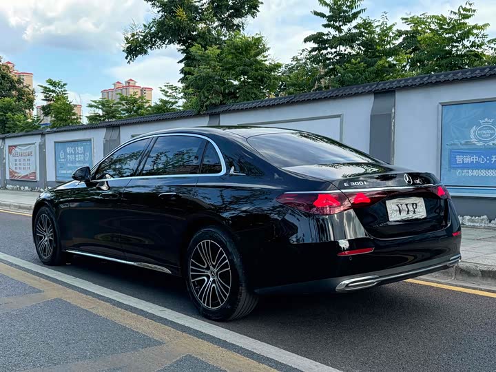 Photo 7 - Mercedes-Benz E-Class