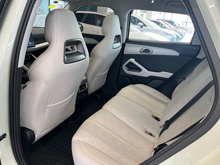 Фото 7 - BYD Yuan Up