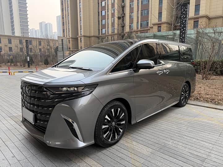 Фото 2 - Toyota Alphard