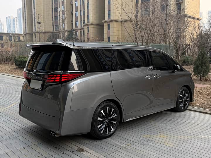 Фото 5 - Toyota Alphard