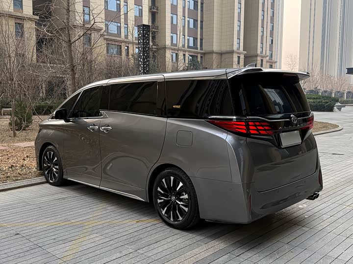 Фото 7 - Toyota Alphard