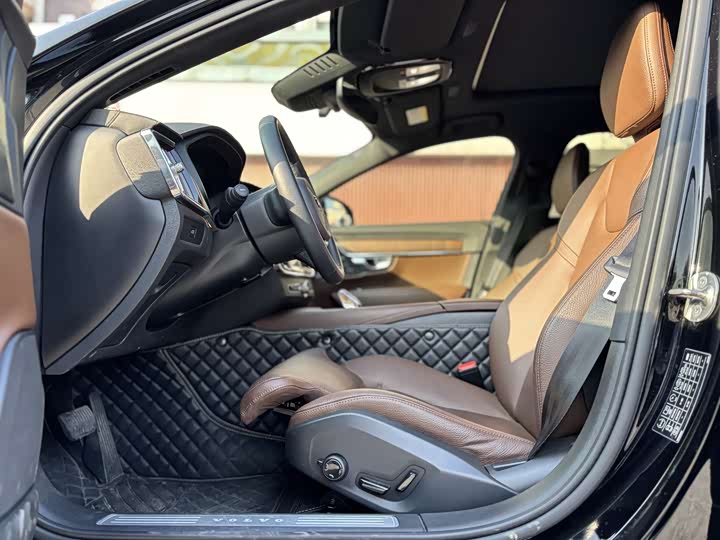 Фото 4 - Volvo S90