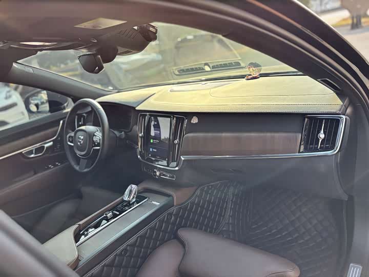 Фото 9 - Volvo S90