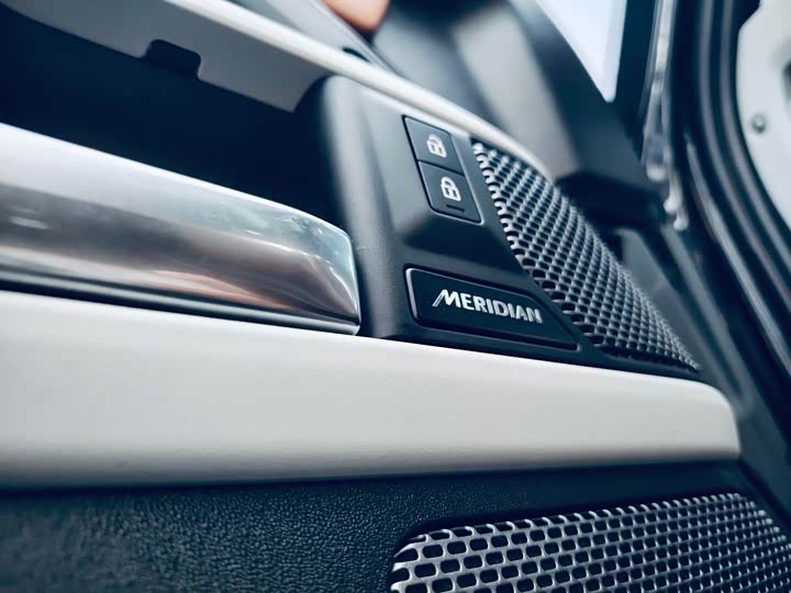 Фото 8 - Land Rover Defender