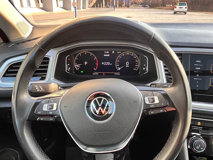 Фото 9 - Volkswagen T-Roc