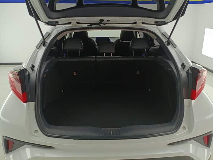 Фото 4 - Toyota C-HR