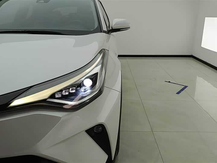 Фото 5 - Toyota C-HR