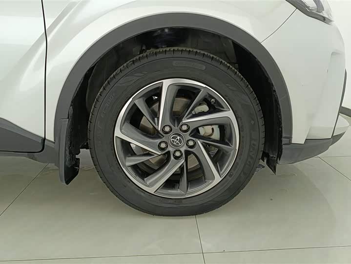 Фото 6 - Toyota C-HR