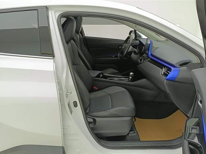 Фото 8 - Toyota C-HR