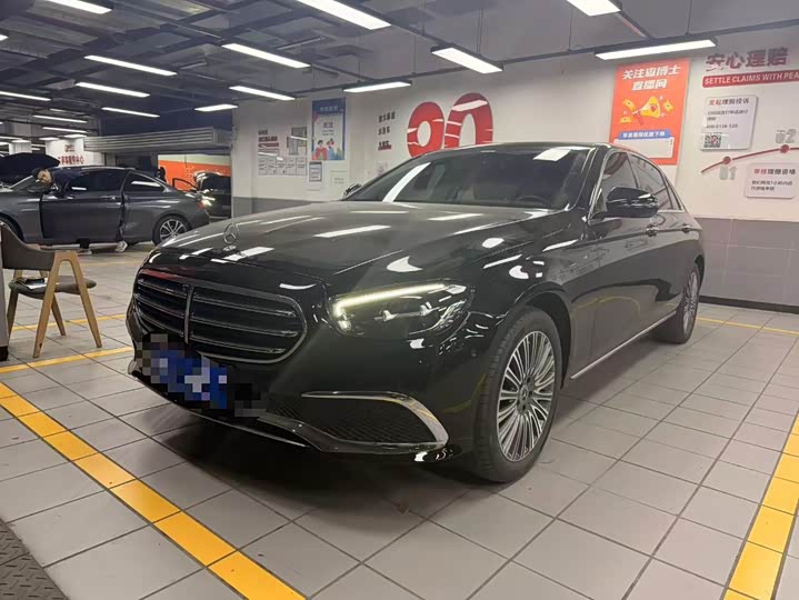 Фото 1 - Mercedes-Benz E-Class