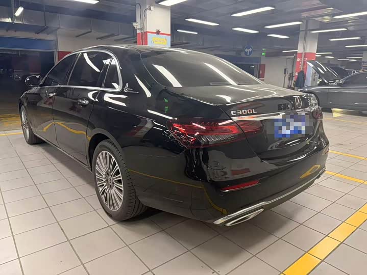 Фото 3 - Mercedes-Benz E-Class